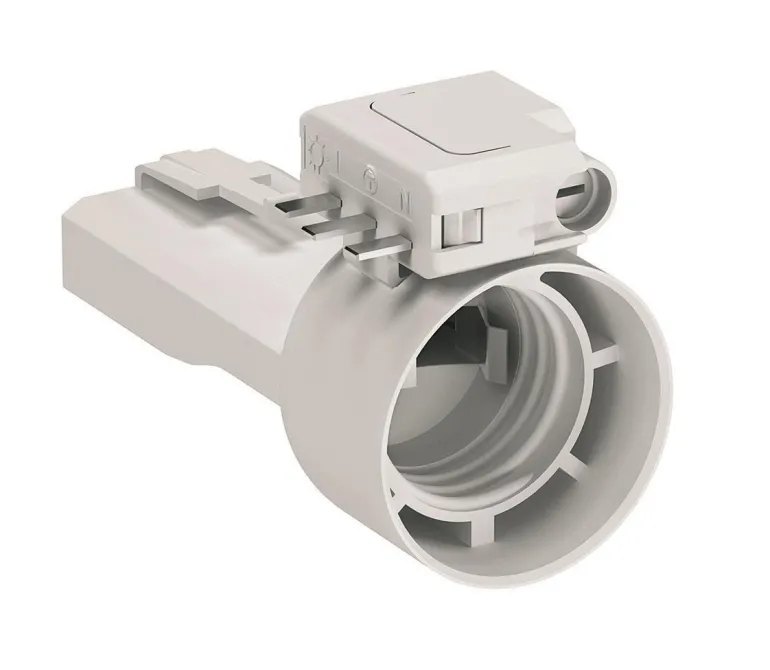 Lampun pistokkeen sovitin